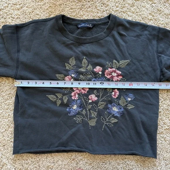 Abercrombie Embroidered Floral Cropped Fleece Sweatshirt XS Boho Cottage Fairy - Picture 7 of 8
